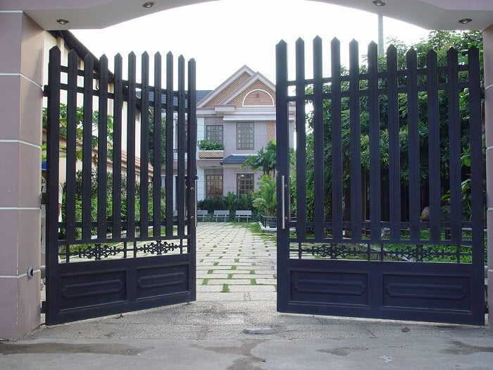 Iron gate models are usually used for townhouses