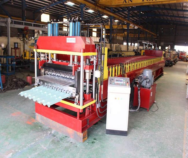 Corrugated iron rolling machine