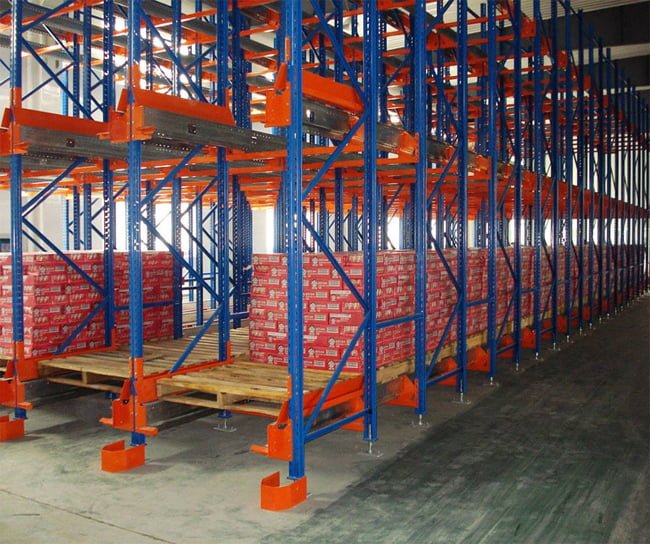 Radio shuttle rack for storing industrial goods